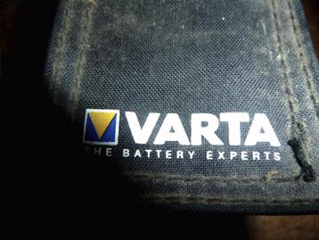  Varta Video (Cam?) Battery in Tasje met kleefbanden  beschikbaar voor biedingen