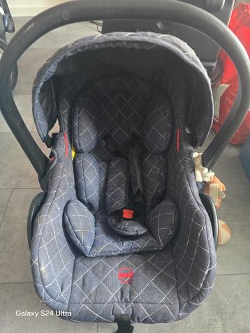 Maxi cosi beschikbaar voor biedingen
