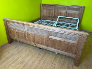 Complete tweepersoons slaapkamer hout beschikbaar voor biedingen