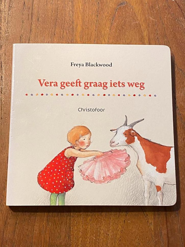Vera geeft graag iets weg - Freya Blackwood, Christofoor, Boeken, Kinderboeken | Baby's en Peuters, Zo goed als nieuw, 3 tot 4 jaar