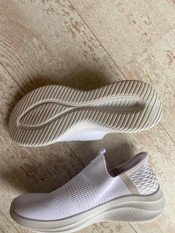 Skechers slip-ins maat 39 beschikbaar voor biedingen