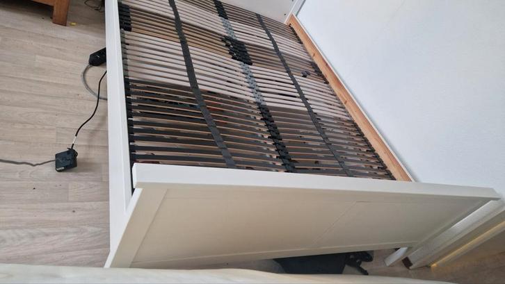 Ikea Hemnes Bedframe 140x200 - Zo Goed Als Nieuw!, Huis en Inrichting, Slaapkamer | Bedden, Zo goed als nieuw, Twijfelaar, 140 cm