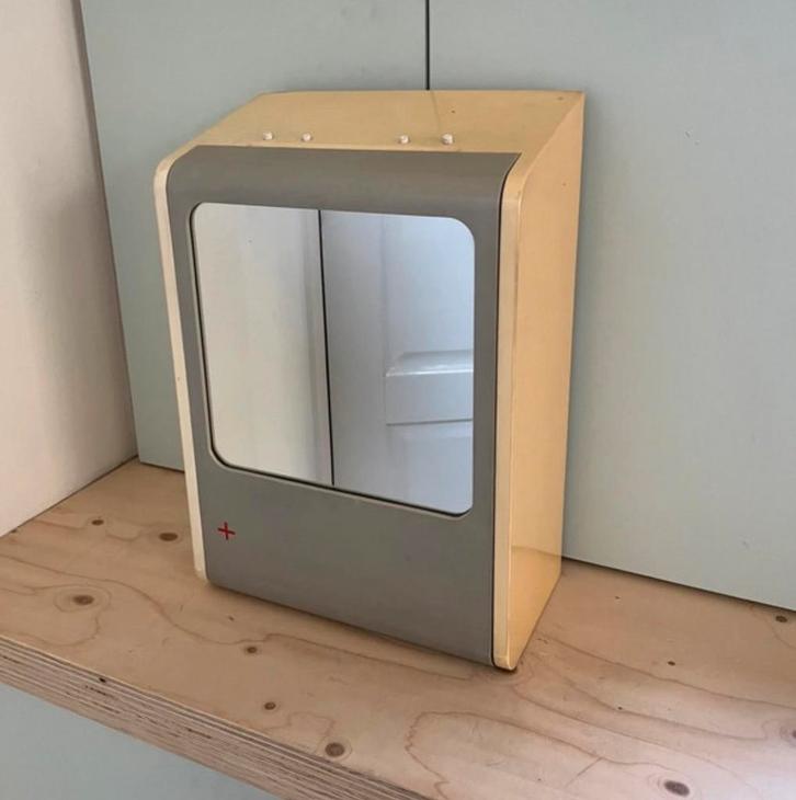 Retro Medicijnkastje met Spiegel, Antiek en Kunst, Antiek | Spiegels, Minder dan 50 cm, Minder dan 100 cm, Rechthoekig, Ophalen of Verzenden