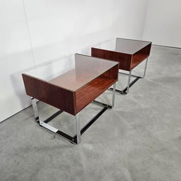 Vintage set nachtkastjes/bijzettafeltjes beschikbaar voor biedingen