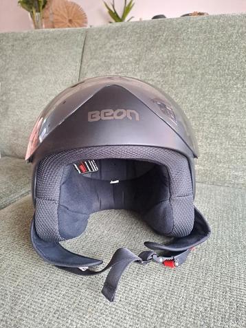 Te koop 1 scooterhelm  beschikbaar voor biedingen