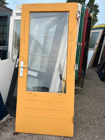 Buitendeur. Merbau deur . met roeden . Buitendeuren 95 stuks beschikbaar voor biedingen