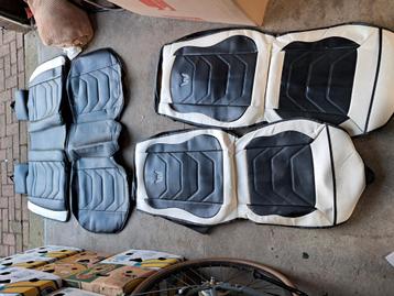 Setje stoelhoezen  beschikbaar voor biedingen