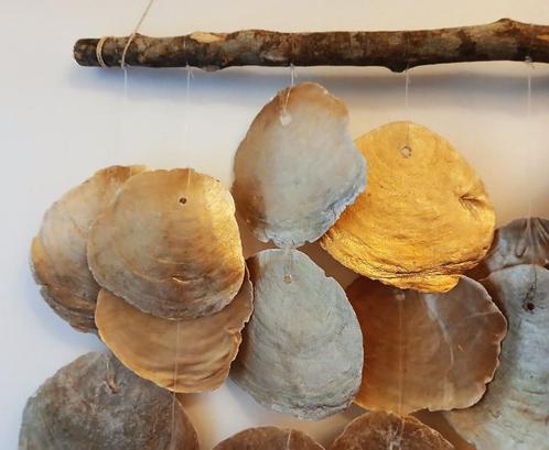 Grote volle schelpen hanger windgong goud taupe jingle shell, Antiek en Kunst, Curiosa en Brocante, Ophalen of Verzenden
