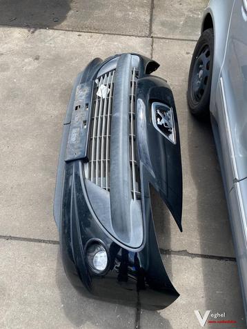 Peugeot 206+ 3drs 2011 2500082. Voorbumper beschikbaar voor biedingen