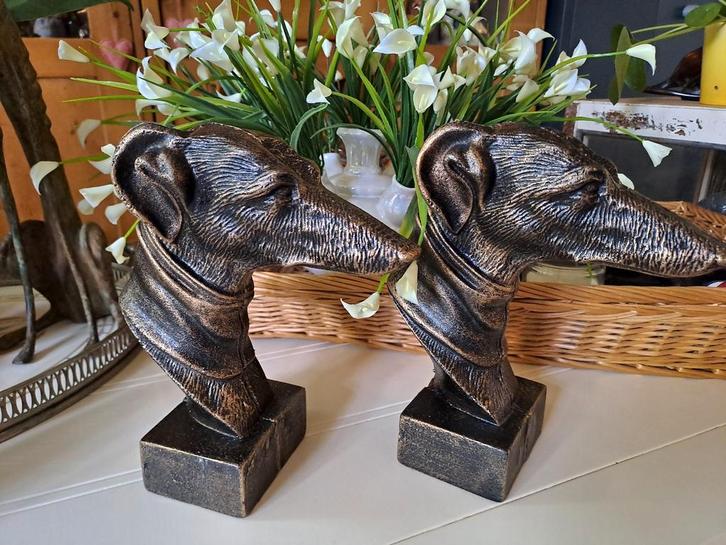 Windhonden Boekensteunen - Prachtig Set!, Tuin en Terras, Tuinbeelden, Gebruikt, Dierenbeeld, Overige materialen, Ophalen of Verzenden