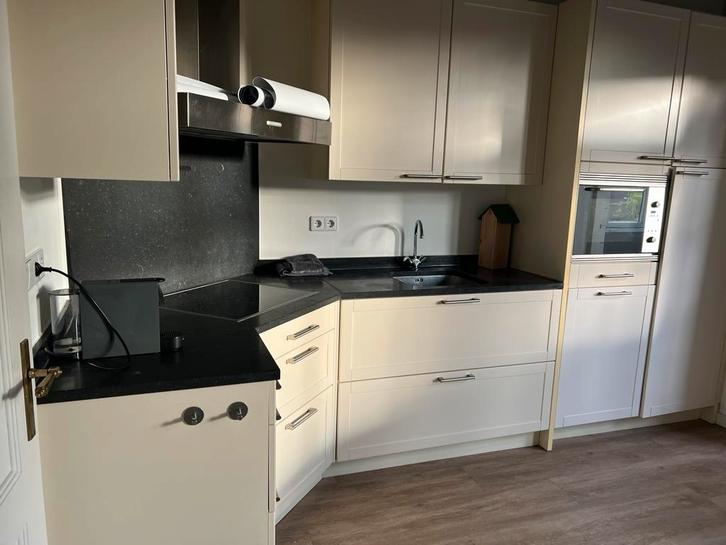 Complete keuken, Huis en Inrichting, Keuken | Complete keukens, Gebruikt, Overige typen, Crème, Composiet, Hoogglans of Gelakt