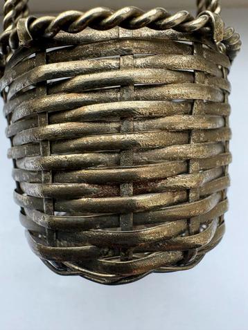 Antiek Verzilverd Miniatuur Mandje beschikbaar voor biedingen