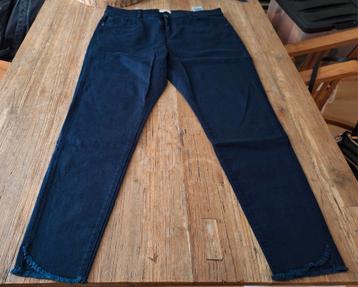 Donkerblauwe lange broek in maat 46 van C&A  beschikbaar voor biedingen