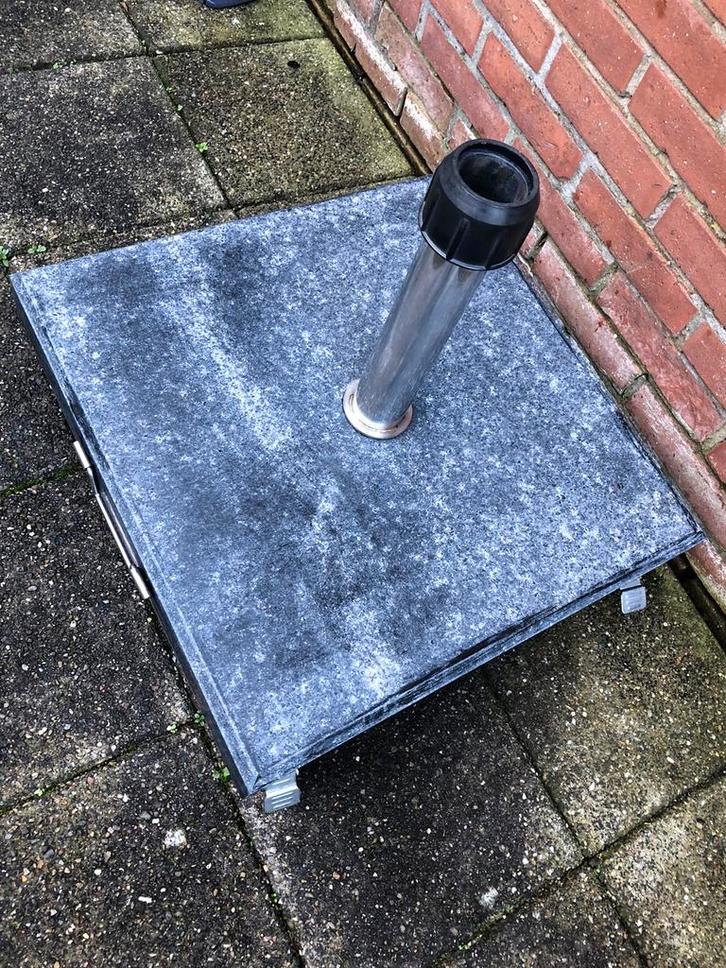 Als nieuw graniet voel. 70 kg zwaar, Tuin en Terras, Parasols, Zo goed als nieuw, Parasolvoet, Minder dan 1 meter, Ophalen