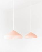2 Roze hanglampen van MADE, Huis en Inrichting, Lampen | Hanglampen, Gebruikt, Minimalistisch, Scandinavisch, Kleurrijk, Ophalen of Verzenden