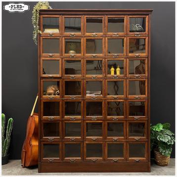 Oude Eikenhouten Kast Ladekast Vitrinekast Winkelkast beschikbaar voor biedingen