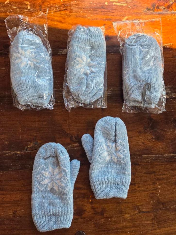 PARTIJ kleuterwanten - 4 PAAR, Kinderen en Baby's, Babykleding | Mutsen, Sjaals en Wanten, Nieuw, Wanten, Jongetje of Meisje, Maat 86