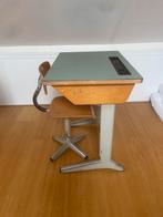 Vintage kinderbureau met stoeltje, Huis en Inrichting, Bureaus, Ophalen, Gebruikt, Bureau