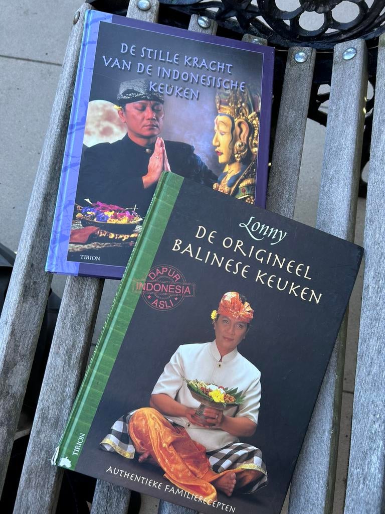 Jukut Jepang lonny Indonesisch kookboek Balinese bali, Ophalen of Verzenden, Zo goed als nieuw, Azië en Oosters, Hoofdgerechten