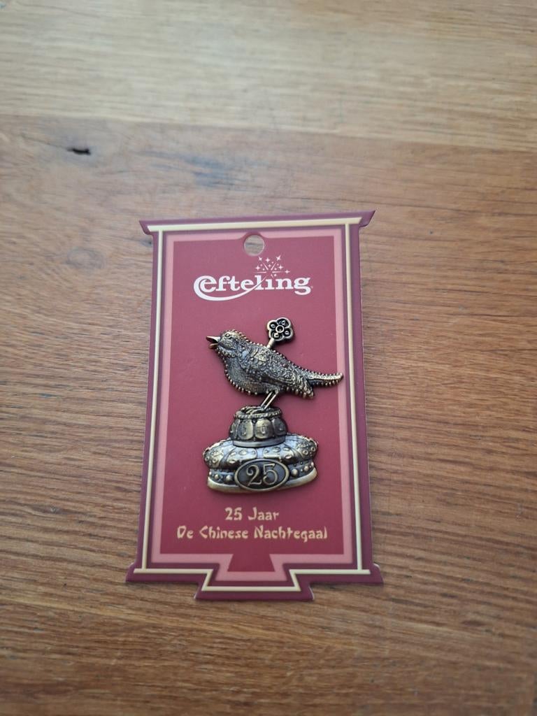 Efteling pin: 25 jaar De Chinese Nachtegaal. Nieuw., Verzamelen, Efteling, Ophalen of Verzenden, Nieuw, Button of Speldje