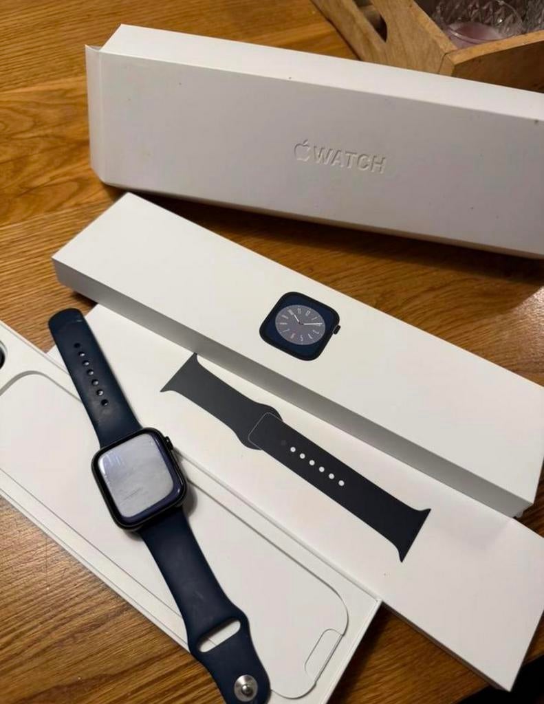 Apple watch 8 series, Sieraden, Tassen en Uiterlijk, Smartwatches, Zwart, IOS, Ophalen of Verzenden, Zo goed als nieuw