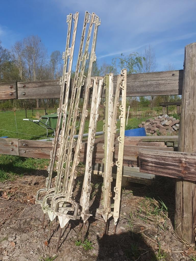 Gratis weide paaltjes / prikpaaltjes (5x 1m, 5x 1.5m), Dieren en Toebehoren, Stalling en Weidegang