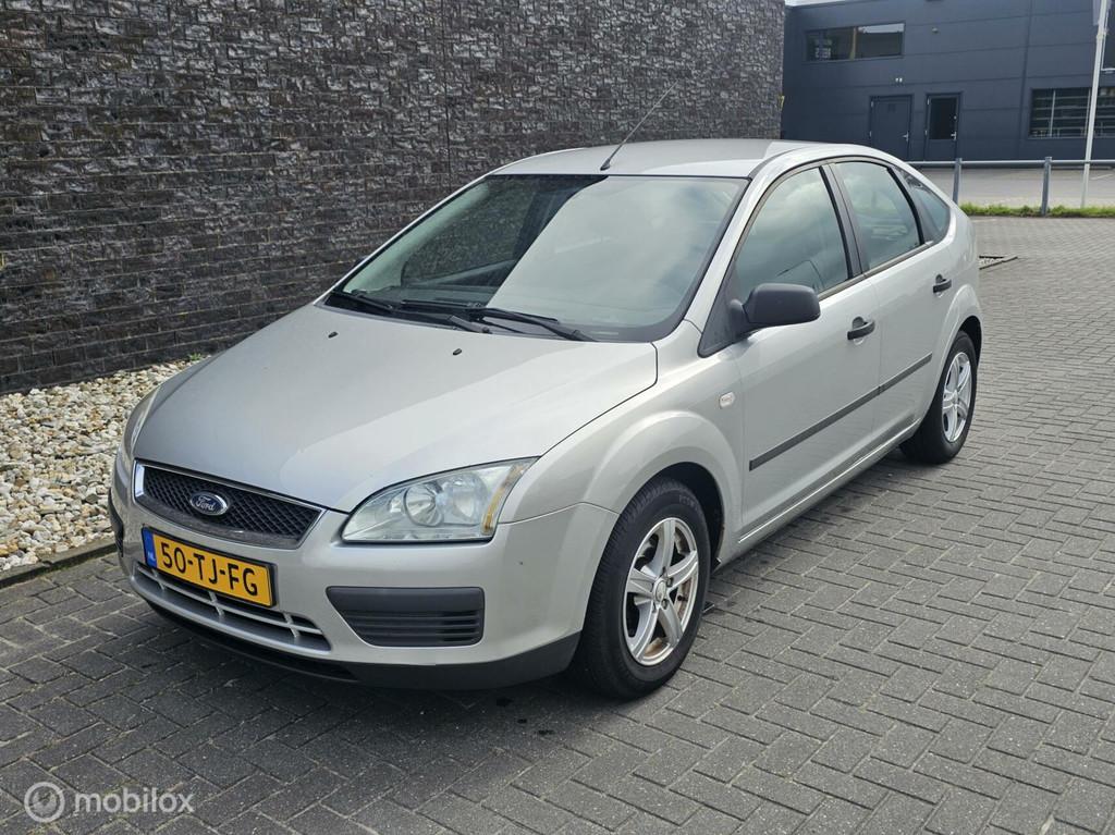 Ford Focus 1.4-16V Ambiente Airco - Trekhaak - Nw apk, Auto's, Ford, 15 km/l, Gebruikt, 1147 kg, 4 cilinders