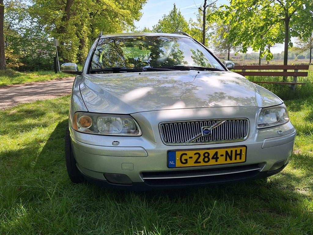 Volvo V70 2.4 Benzine/LPG Bj 2005 Grijs metallic Nieuwe APK, Voorwielaandrijving, 1800 kg, Zwart, Automatische klimaatregeling