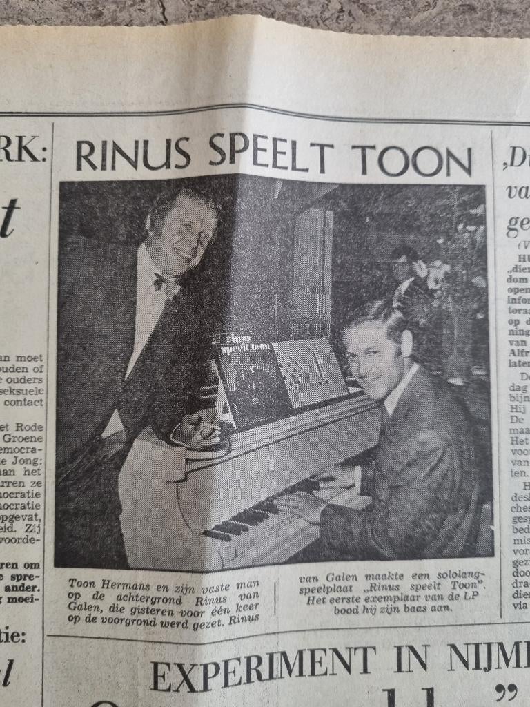 Rinus van Galen speelt Toon Hermans (1970), Verzamelen, Ophalen of Verzenden, 1960 tot 1980, Knipsel(s)