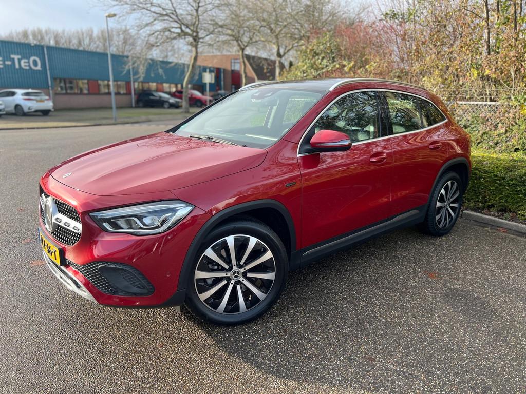 Mercedes-Benz GLA-klasse 250 e Progressive I Panorama Dak I, Auto's, Met garantie (alle), 15 kWh, Leder en Stof, Plug-in hybride