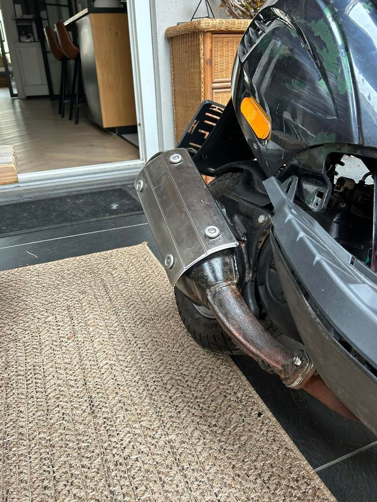 Sm06 + voorbocht, Ophalen, Zo goed als nieuw, Uitlaat, Piaggio