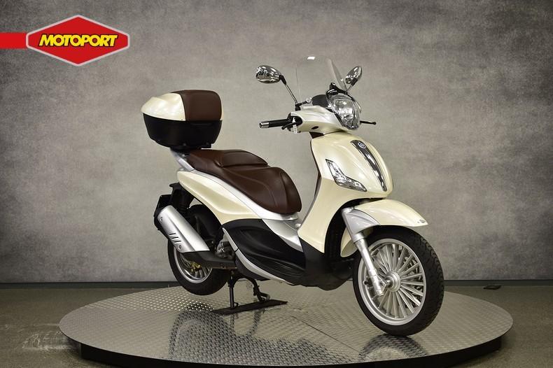 Piaggio BEVERLY 300 ABS (bj 2014), Motoren, Info@piaggio.com, Bedrijf, Viale Rinaldo Piaggio, 25
56025  Pontedera, IT, Toermotor