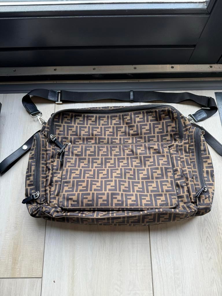 Fendi borsa luiertas | MET AANKOOPBEWIJS! | Netjes gebruikt, Kinderen en Baby's, Luiertassen, Ophalen, Zo goed als nieuw, Schoudertas