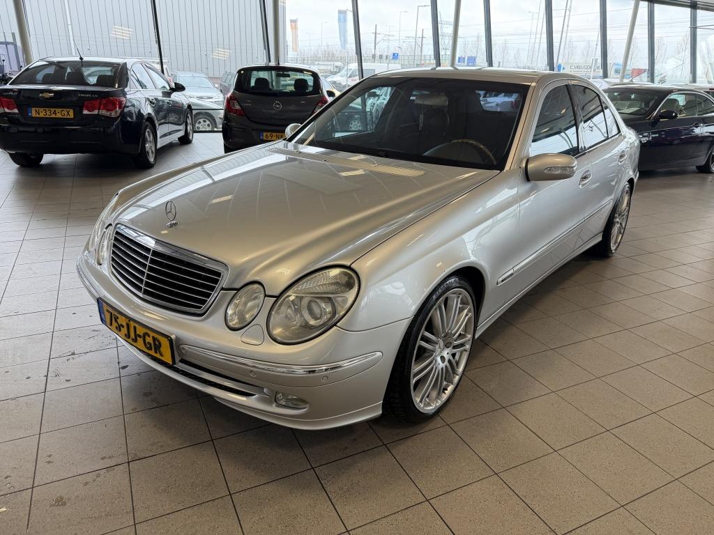 Mercedes-Benz E-Klasse 240 Avantgarde (bj 2002, automaat), Achterwielaandrijving, Gebruikt, 2597 cc, 1505 kg