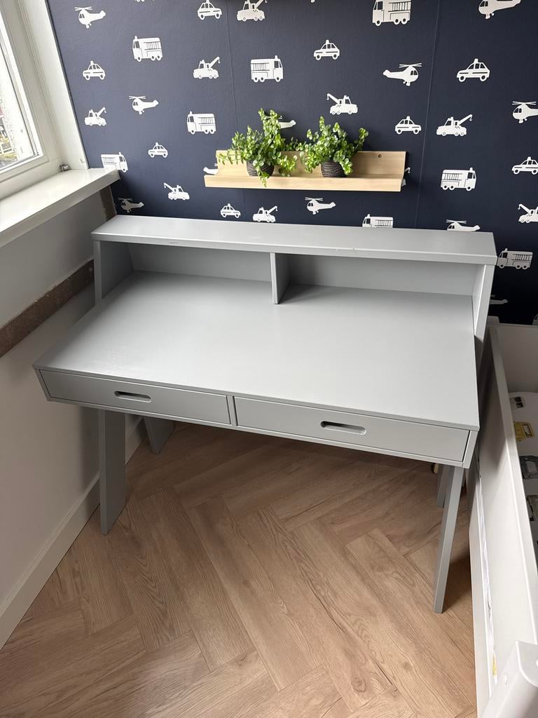 Woood Connect Bureau Grenen Betongrijs, Huis en Inrichting, Ophalen, Kinderbureau, Zo goed als nieuw, Overige merken