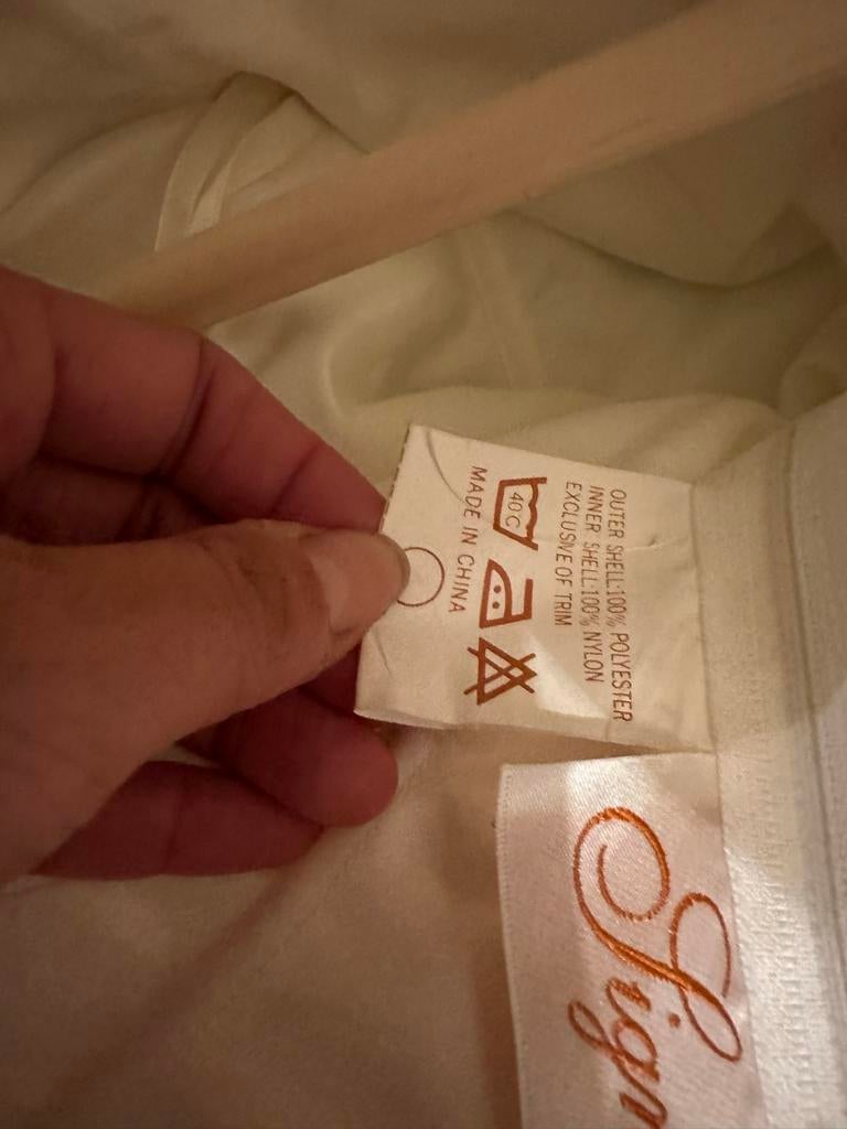Ongebruikte satijnen trouwjurk met sleep en sluier, Kleding | Dames, Trouwkleding en Trouwaccessoires, Ophalen, Nieuw, Wit, Trouwjurk