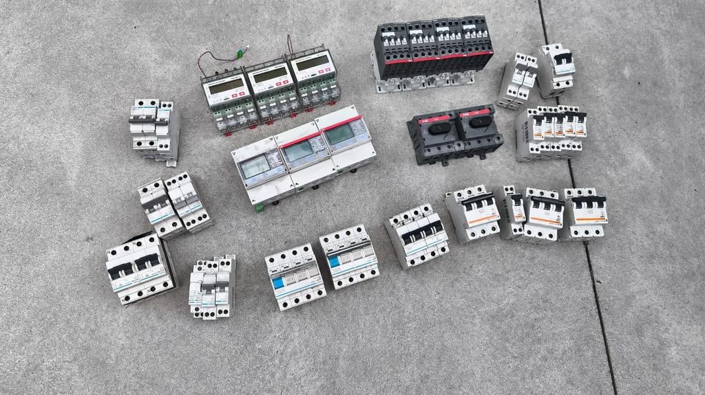 Diversen schakelmateriaal, Doe-het-zelf en Verbouw, Elektra en Kabels, Ophalen of Verzenden, Zo goed als nieuw, Stopcontact