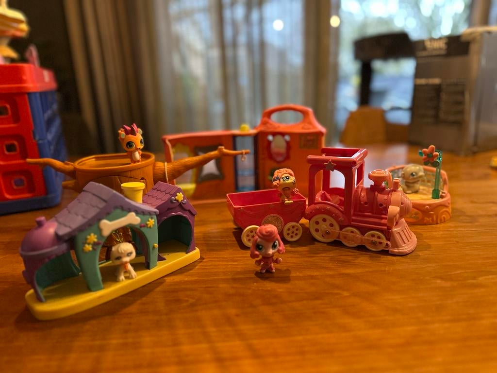 Littlest Pet Shop speelset met figuren en accessoires, Kinderen en Baby's, Speelgoed | Overig, Ophalen of Verzenden, Gebruikt