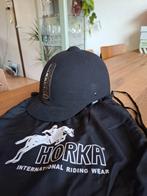 Horka paardrijcap maat 57 met opbergtas ZGAN + GRATIS cap, Ophalen of Verzenden, Zo goed als nieuw, Dressuur, Cap