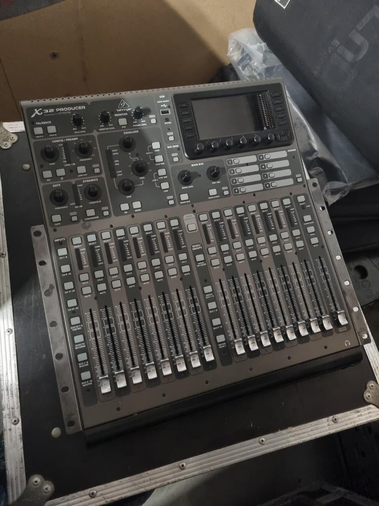 Behringer X32 Producer Digitale Mixer, Muziek en Instrumenten, Mengpanelen, Ophalen, Gebruikt, 20 kanalen of meer, Microfooningang