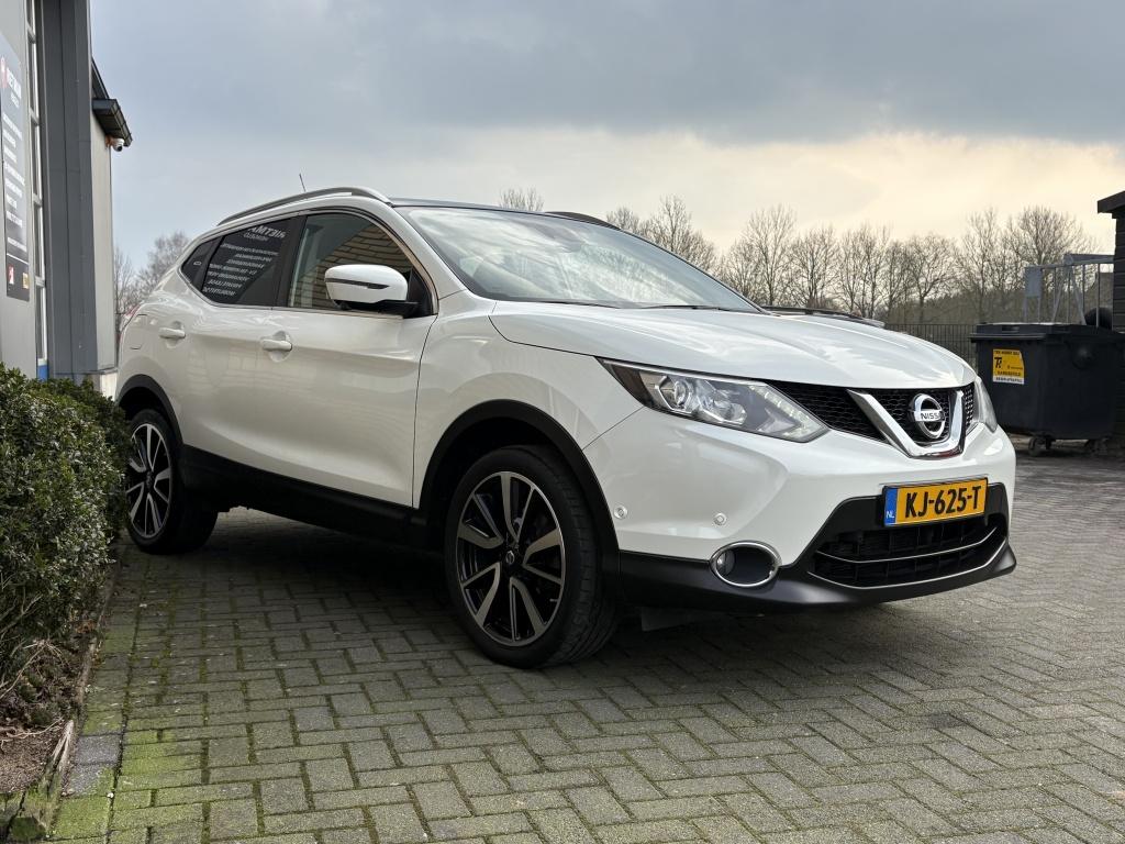 Nissan QASHQAI 1.2 Tekna PANO-CRUISE-TREKHAAK-STOELVERWARMIN, Keurmerk '100% Onderhouden', Gebruikt, Euro 6, 4 cilinders
