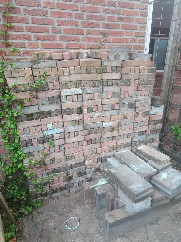 Gratis Waaltjes, grote partij, Tuin en Terras, Tegels en Klinkers, Ophalen, Gebruikt, Beton, Klinkers