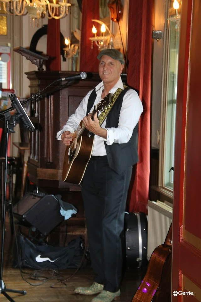 ‘ Zanger met gitaar,‘ voor sfeervolle gelegenheden 🎶 ., Contacten en Berichten