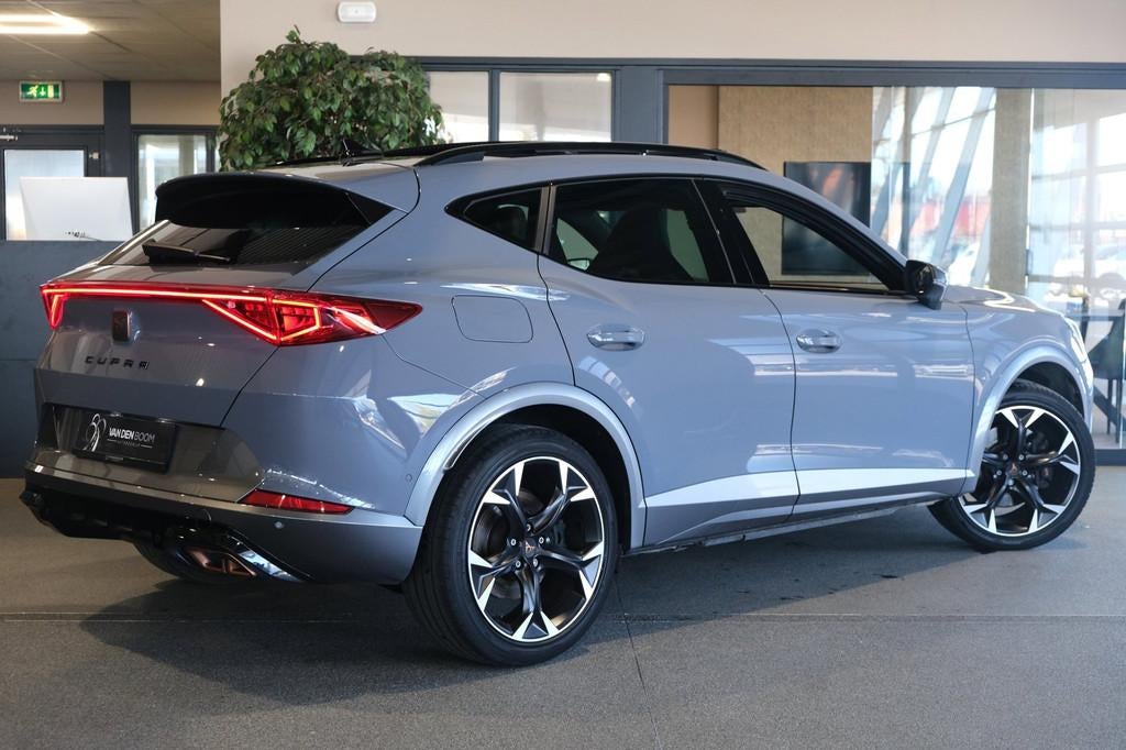CUPRA Formentor 1.4 e-Hybrid VZ 245PK Pano Trekhaak Cam ACC, Auto's, Cupra, Gebruikt, Zwart, 4 cilinders, Formentor