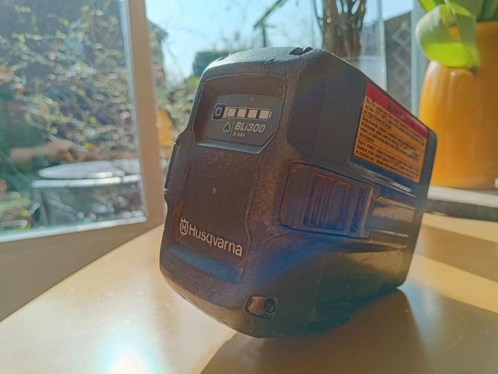 Husqvarna BLi300 accu 9.4Ah 2018 professionele 36V accu (4), Doe-het-zelf en Verbouw, Gereedschap | Machine-onderdelen en Toebehoren