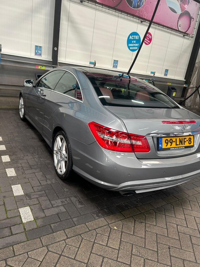 Mercedes-Benz E-Klasse 1.8 E200 CGI Coupe AUT 2010 Grijs, Auto's, Achterwielaandrijving, 1800 kg, 4 cilinders, 4 stoelen