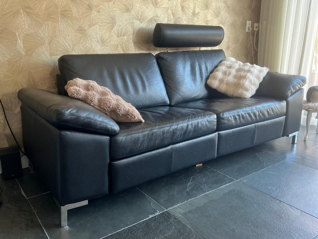 Zwarte leren bank, Huis en Inrichting, Banken | Bankstellen, Ophalen, Gebruikt, Tweepersoons, Rechte bank