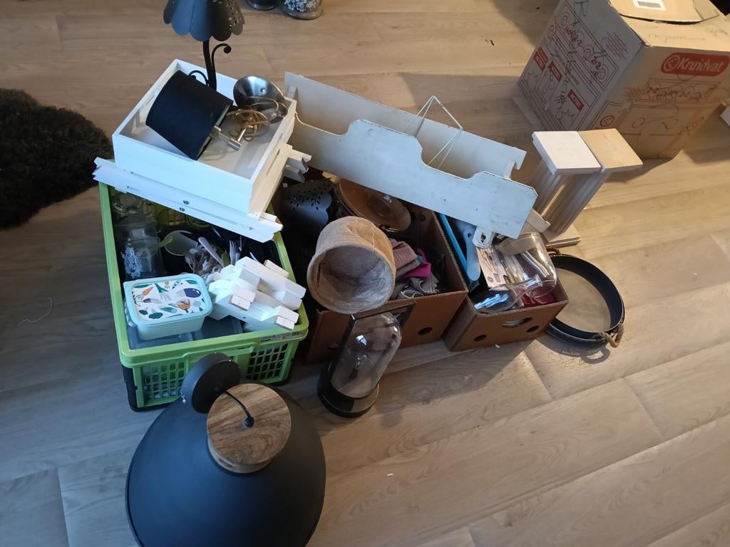 Heel veel rommelmarkt spullen, Ophalen