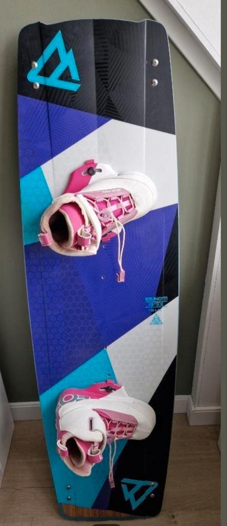 Brunotti Riptide kiteboard 136, Watersport en Boten, Kitesurfen, Twintip, Ophalen