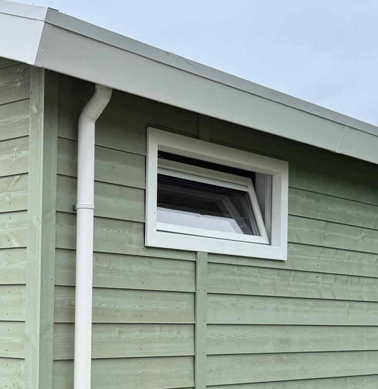 kunststof draai/kiep kozijn, 140x60cm, HR++ glas met rooster, Kunststof, Betergevel, ., Raamkozijn